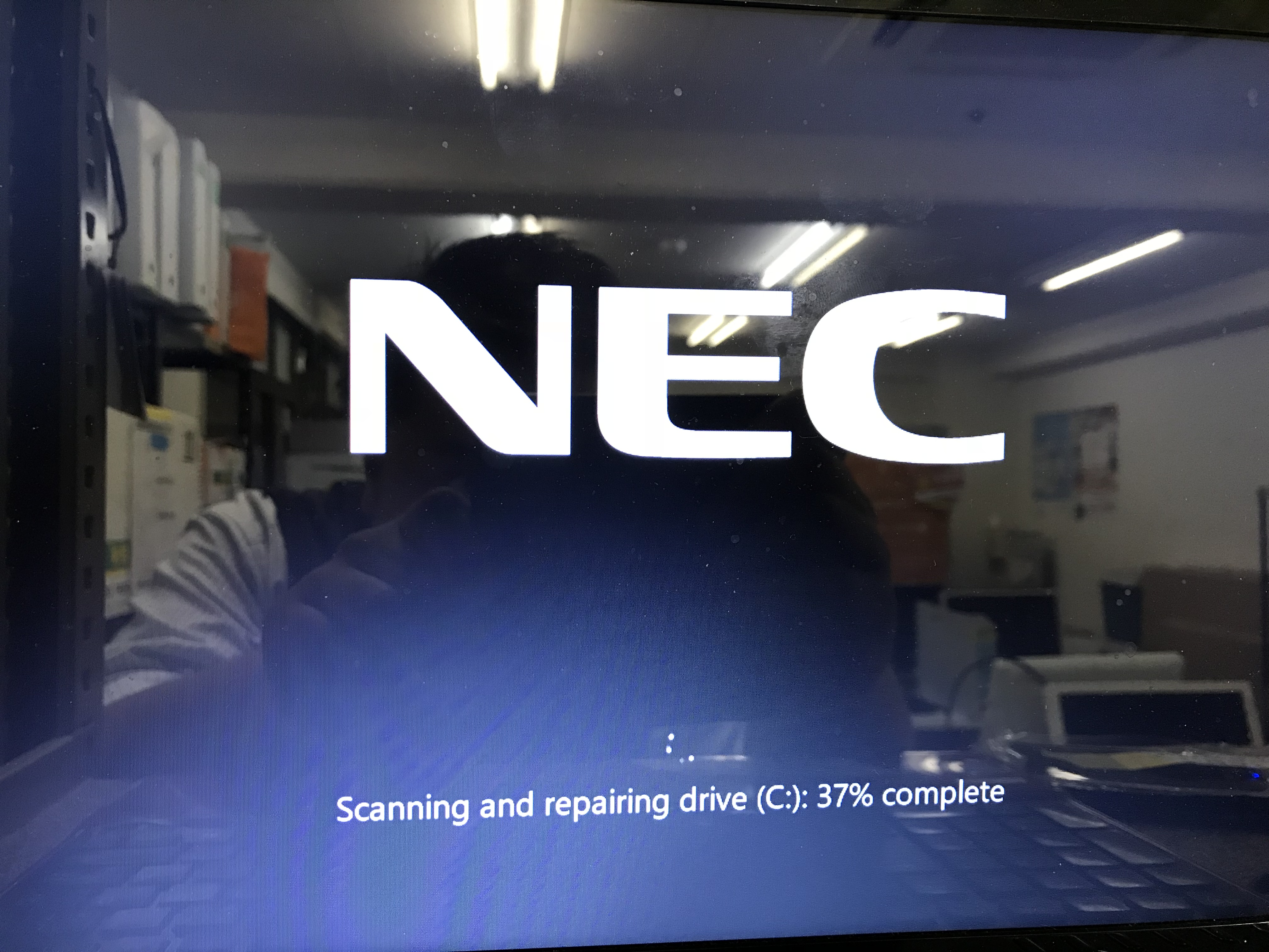 東京都目黒区 ノートパソコンの充電ができない／NEC Windows 10のイメージ