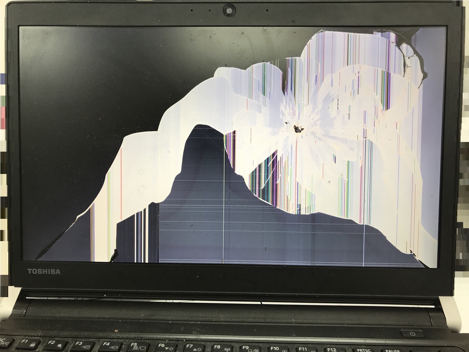 福岡県福岡市博多区 ノートパソコンの液晶が割れた／ソニー(VAIO) Windows 10のイメージ